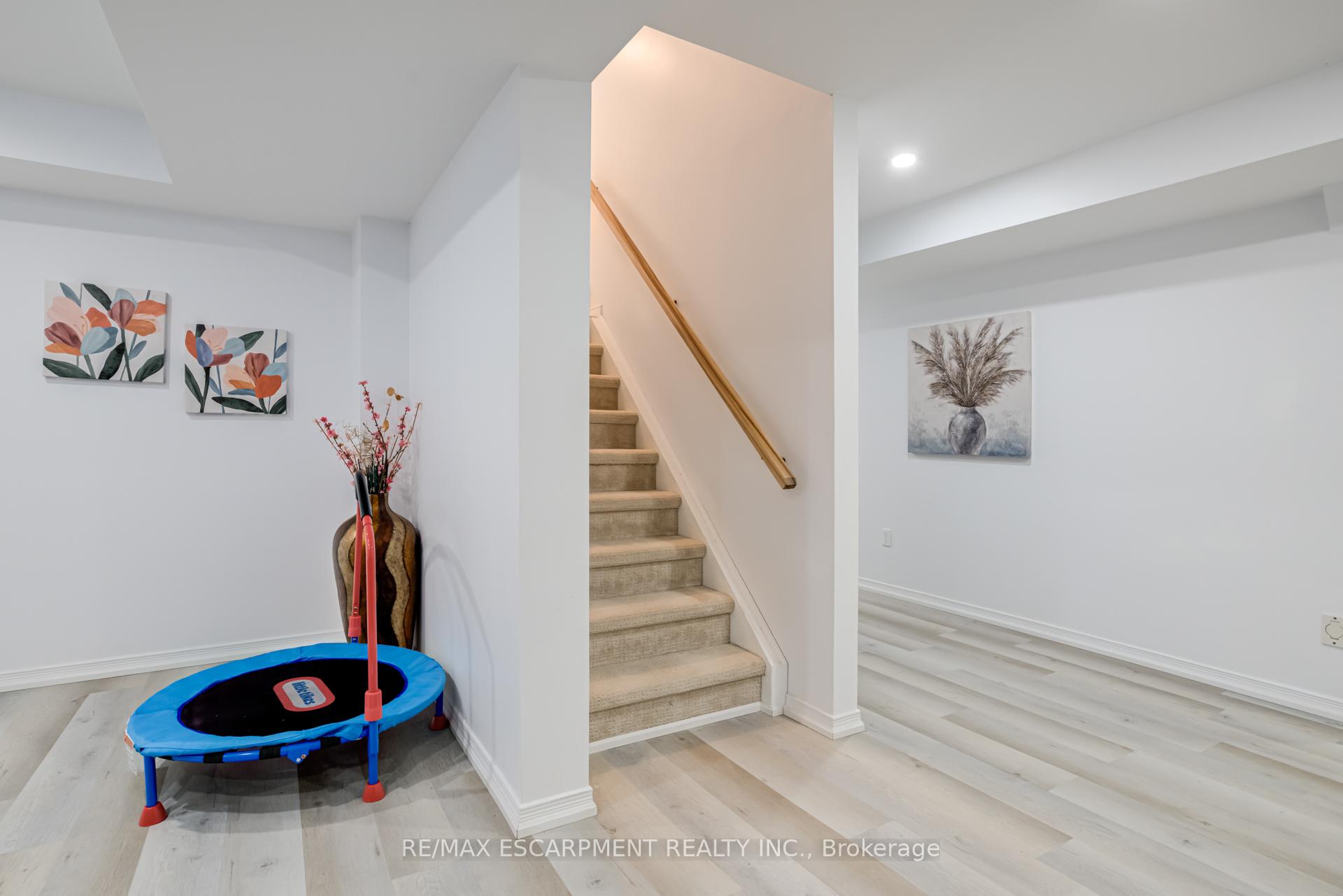 Photo 26 of 5608 Hannah Street, Burlington, Appleby — HOMEH