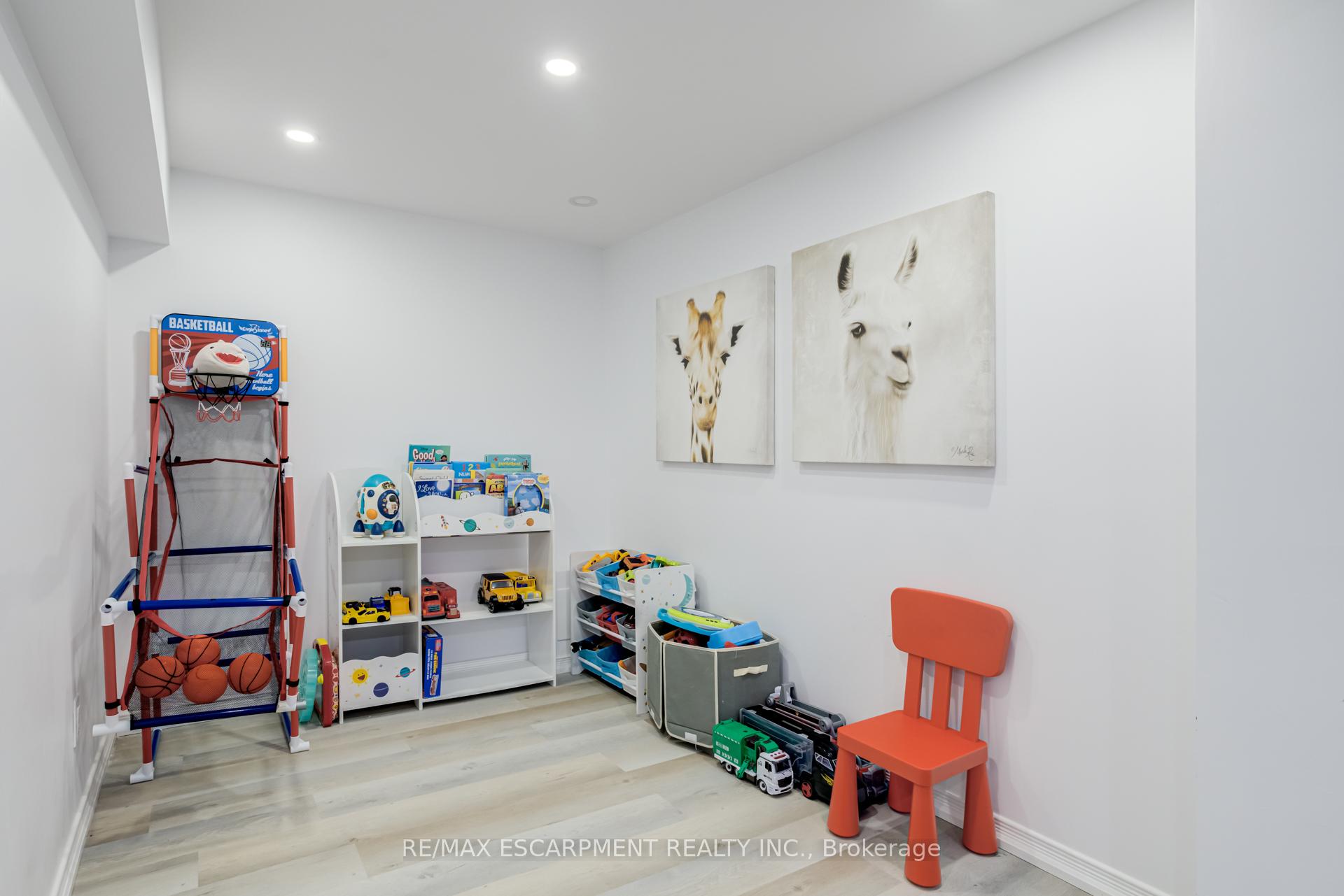 Photo 27 of 5608 Hannah Street, Burlington, Appleby — HOMEH