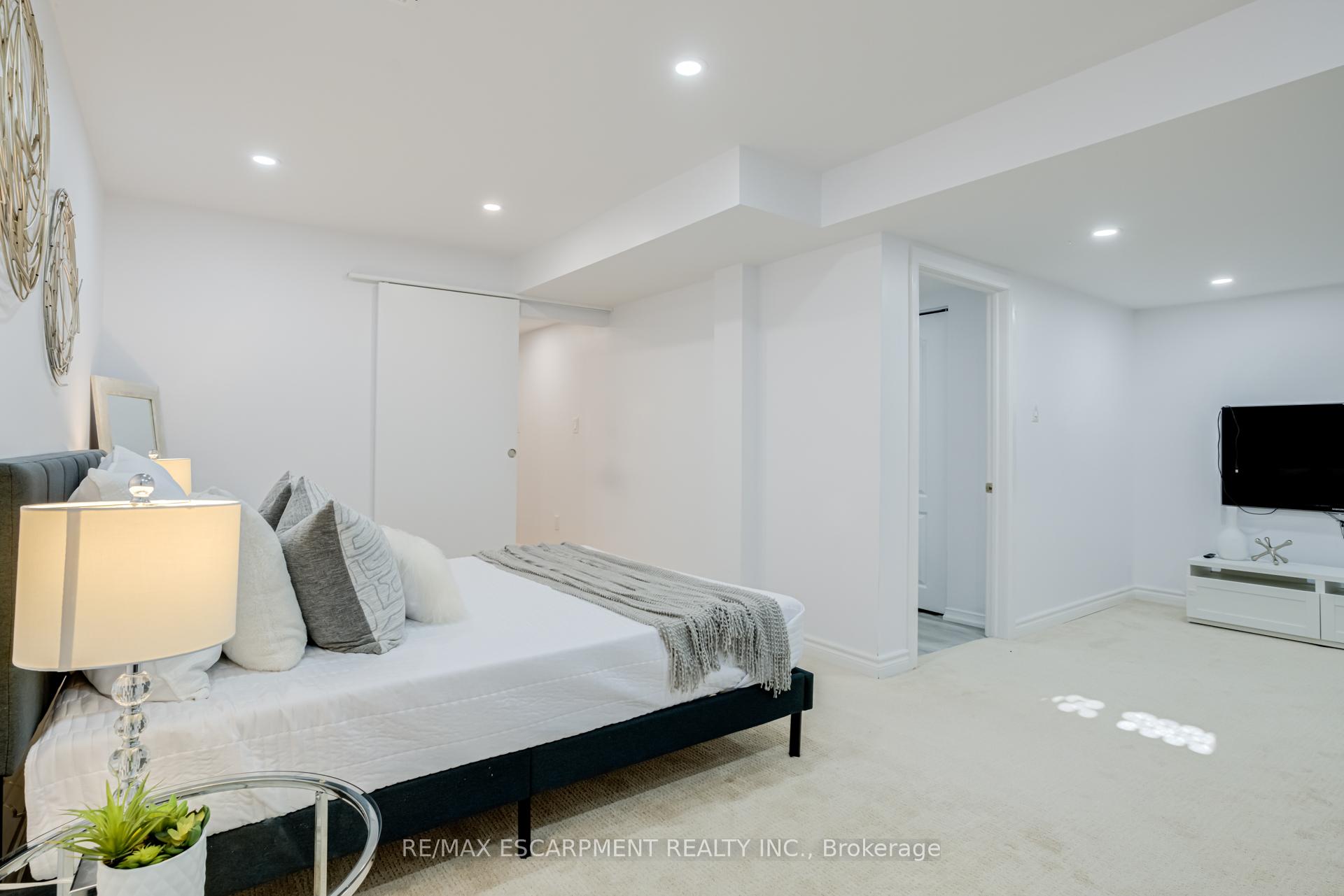Photo 32 of 5608 Hannah Street, Burlington, Appleby — HOMEH