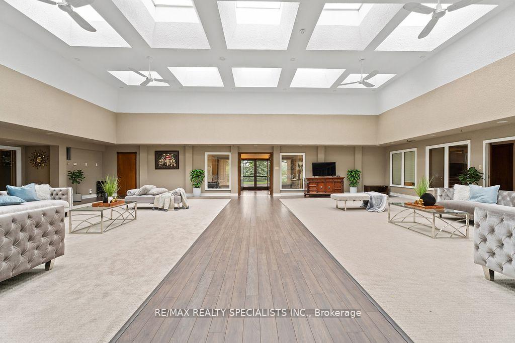 Photo 11 of 24 Rosegarden Drive, Brampton, Toronto Gore Rural Estate — HOMEH