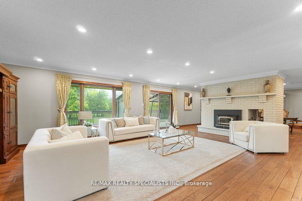 Photo 17 of 24 Rosegarden Drive, Brampton, Toronto Gore Rural Estate — HOMEH