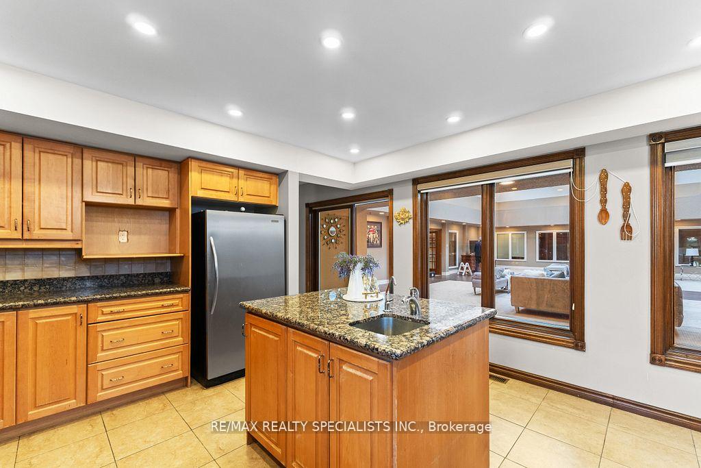 Photo 16 of 24 Rosegarden Drive, Brampton, Toronto Gore Rural Estate — HOMEH