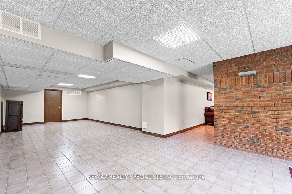 Photo 35 of 24 Rosegarden Drive, Brampton, Toronto Gore Rural Estate — HOMEH