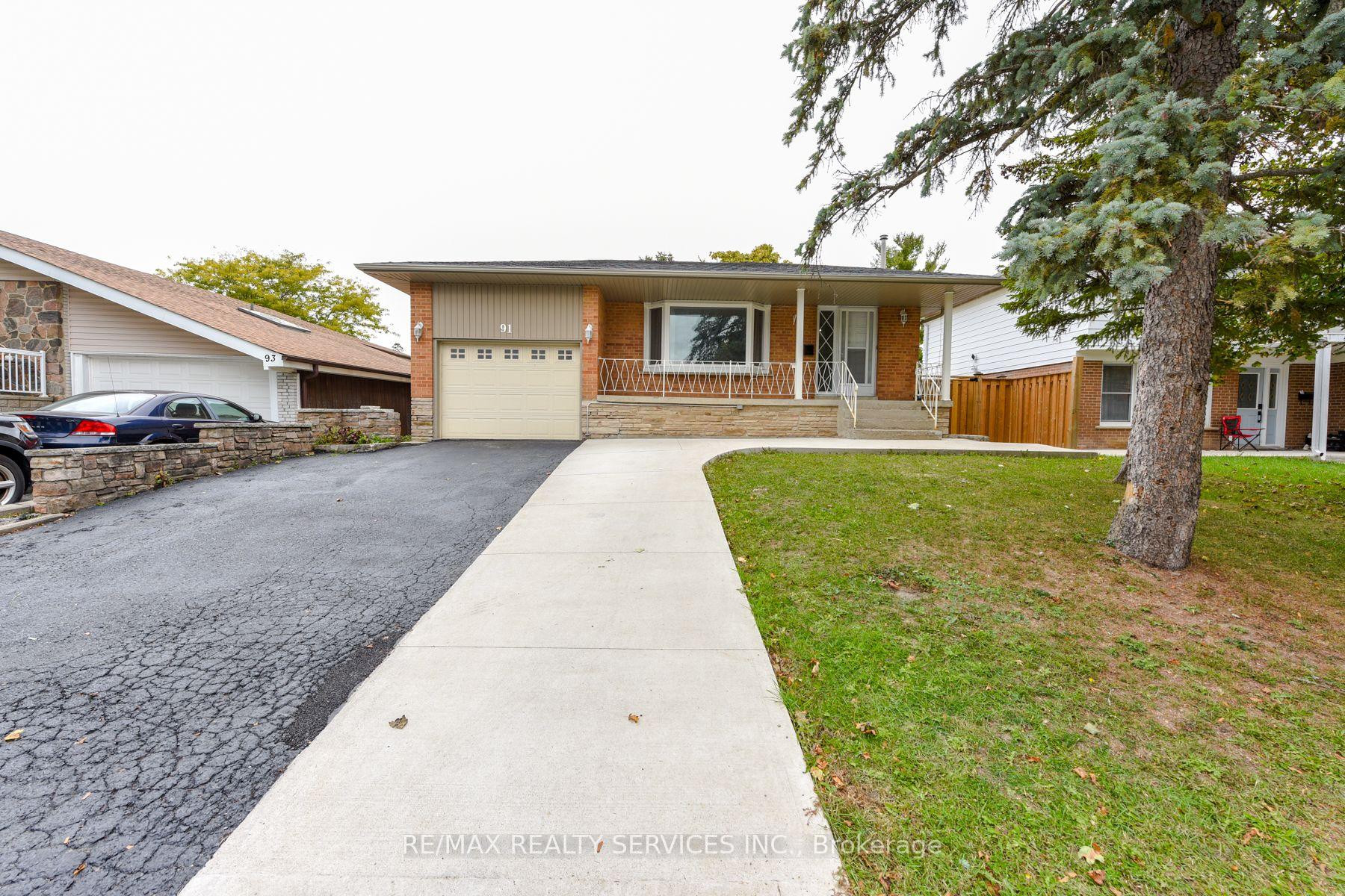 Photo 3 of 91 Ambleside Drive, Brampton, Brampton South — HOMEH