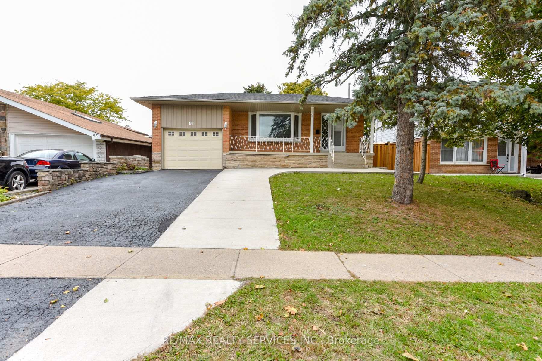 Photo 4 of 91 Ambleside Drive, Brampton, Brampton South — HOMEH