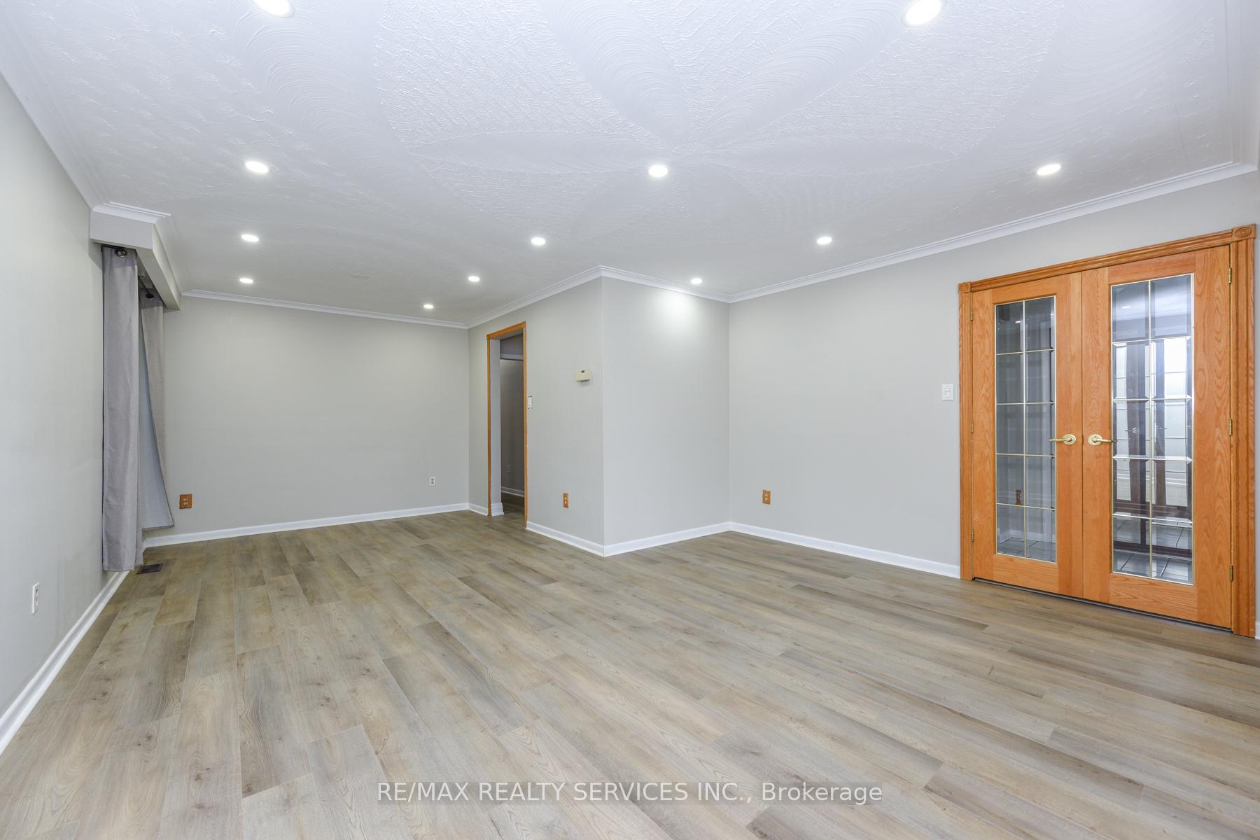 Photo 8 of 91 Ambleside Drive, Brampton, Brampton South — HOMEH