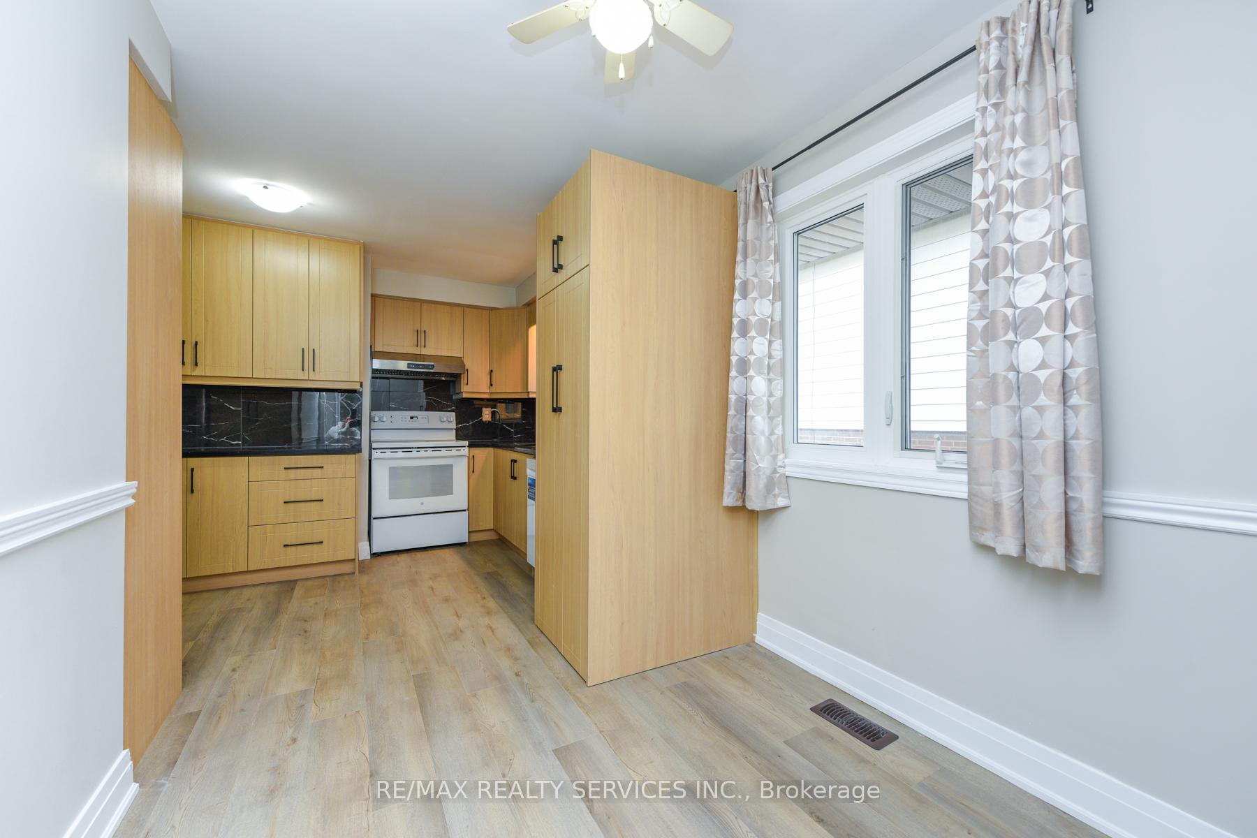 Photo 17 of 91 Ambleside Drive, Brampton, Brampton South — HOMEH