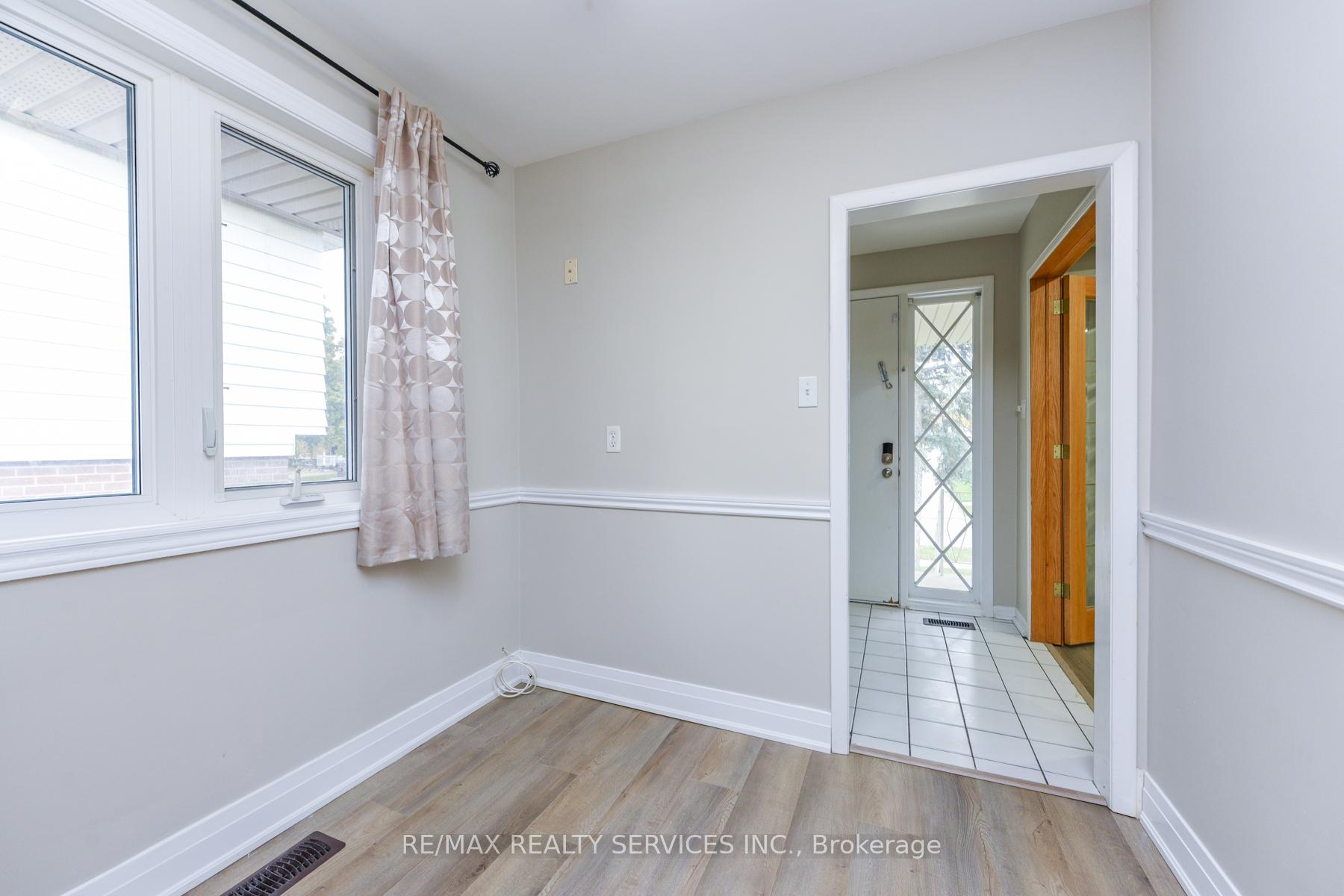 Photo 19 of 91 Ambleside Drive, Brampton, Brampton South — HOMEH