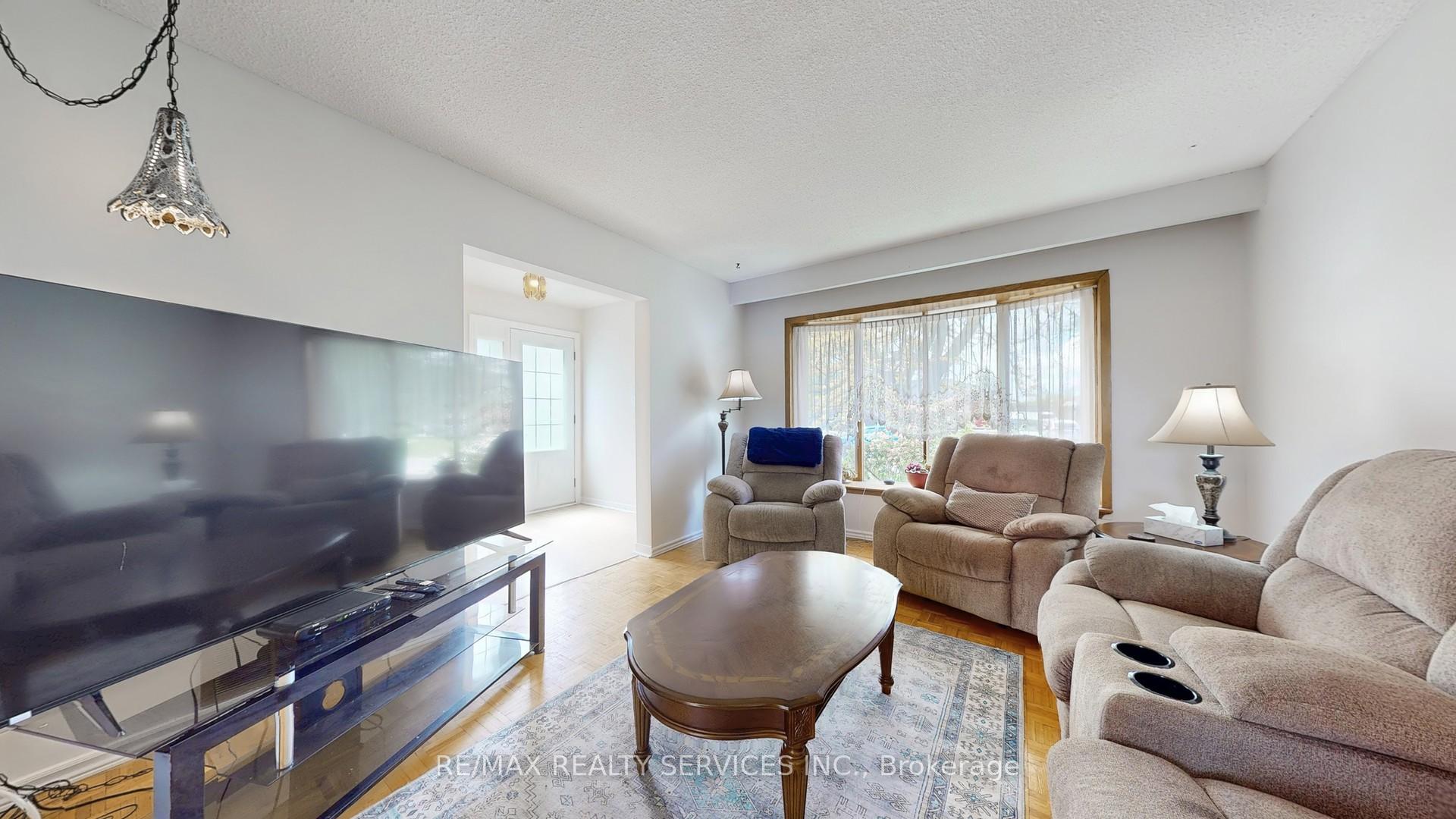 Photo 3 of 29 Gulliver Crescent, Brampton, Northgate — HOMEH