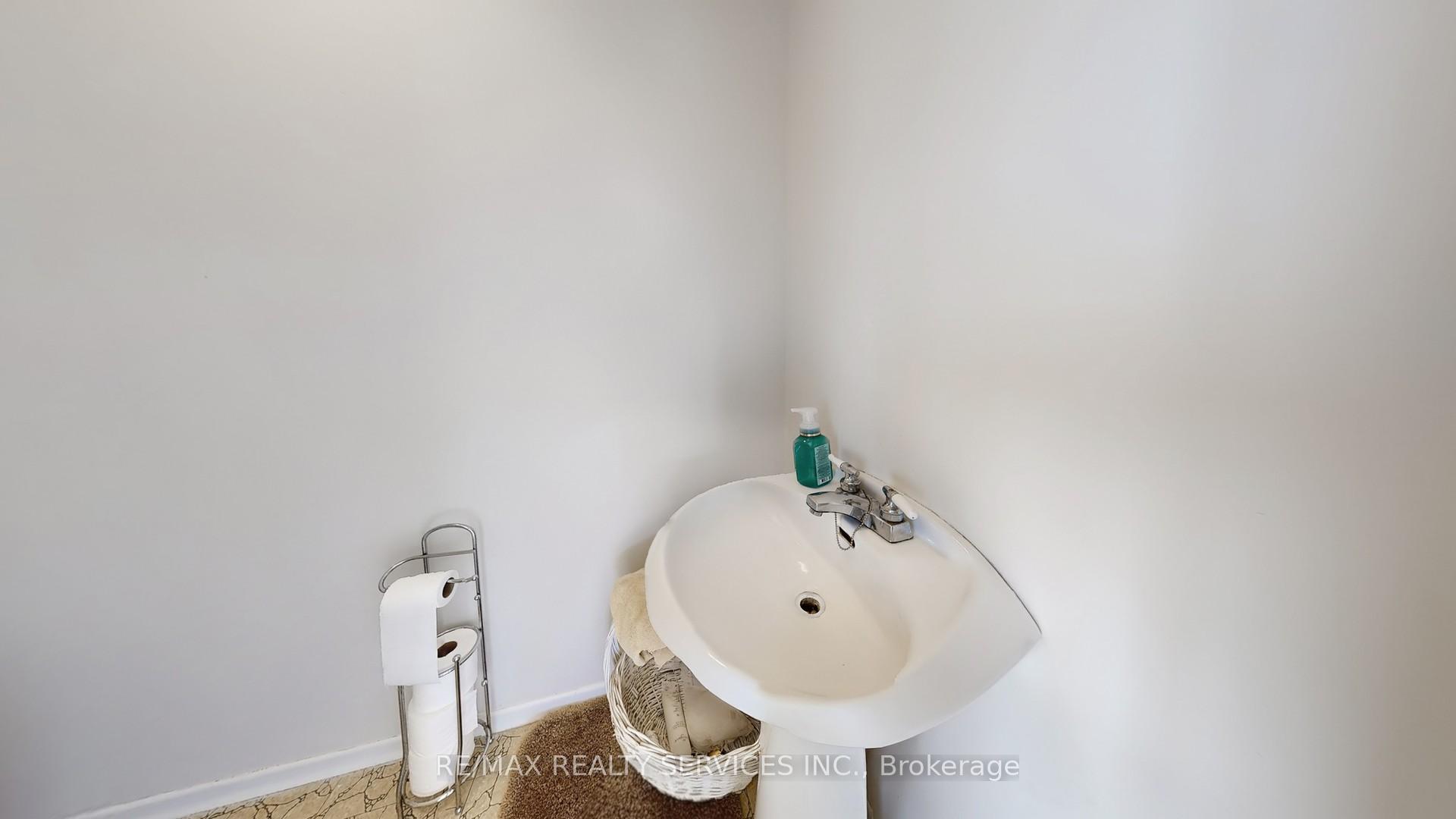 Photo 17 of 29 Gulliver Crescent, Brampton, Northgate — HOMEH