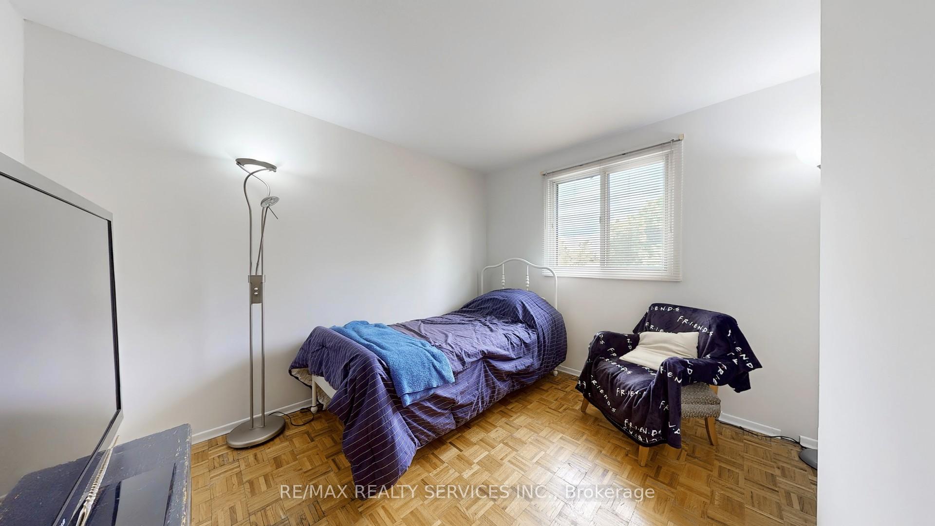 Photo 13 of 29 Gulliver Crescent, Brampton, Northgate — HOMEH