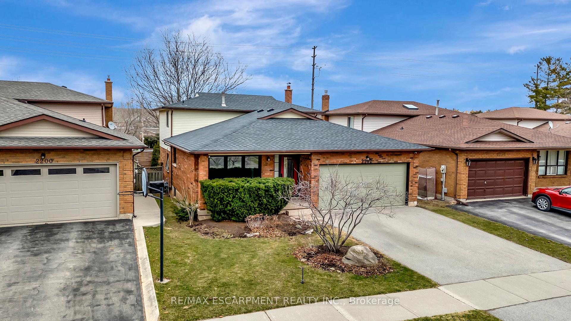 Photo 2 of 2202 Donald Road, Burlington, Headon — HOMEH