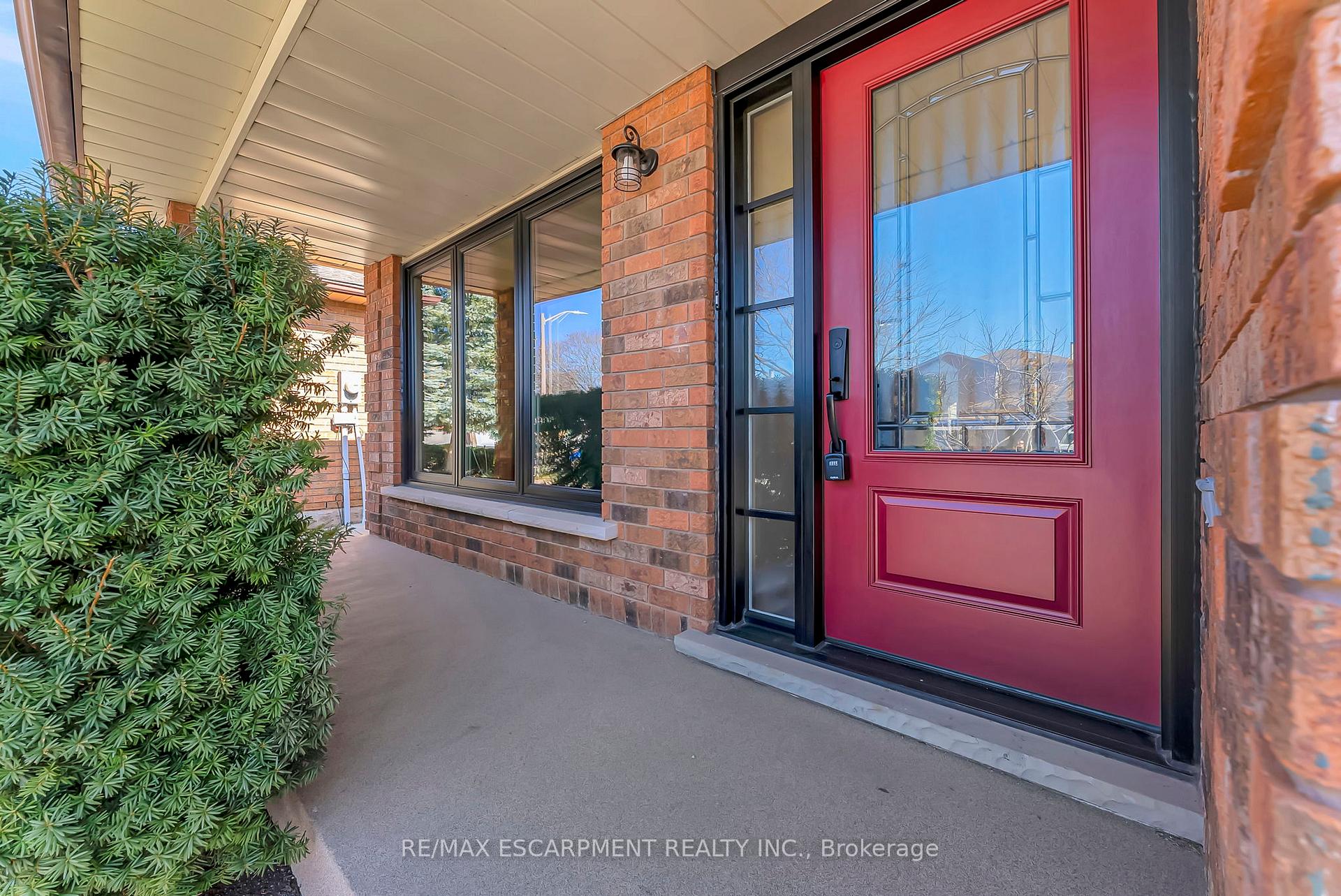 Photo 3 of 2202 Donald Road, Burlington, Headon — HOMEH