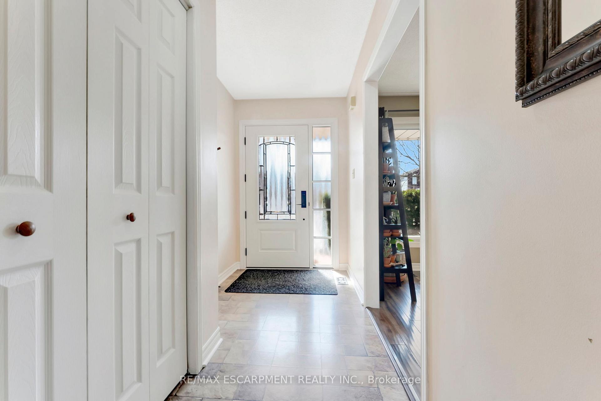 Photo 4 of 2202 Donald Road, Burlington, Headon — HOMEH