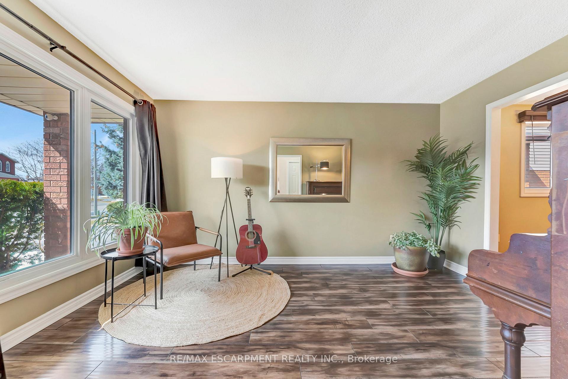 Photo 5 of 2202 Donald Road, Burlington, Headon — HOMEH