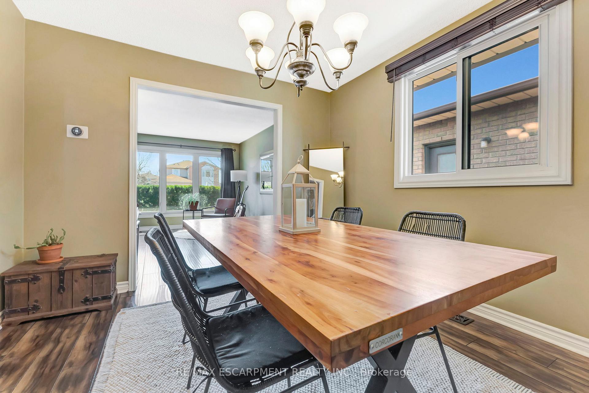 Photo 6 of 2202 Donald Road, Burlington, Headon — HOMEH