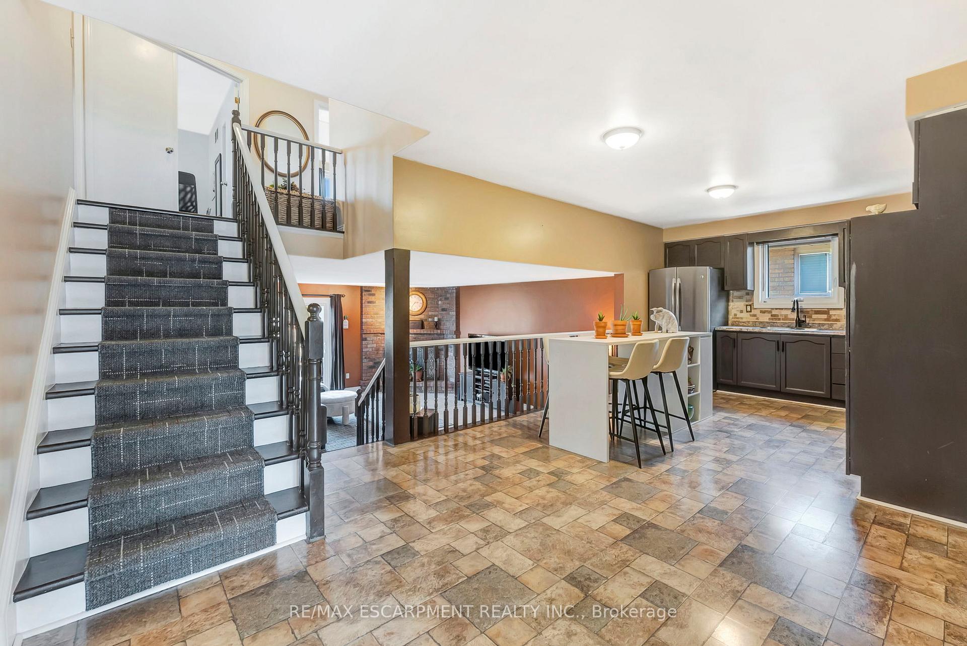Photo 8 of 2202 Donald Road, Burlington, Headon — HOMEH