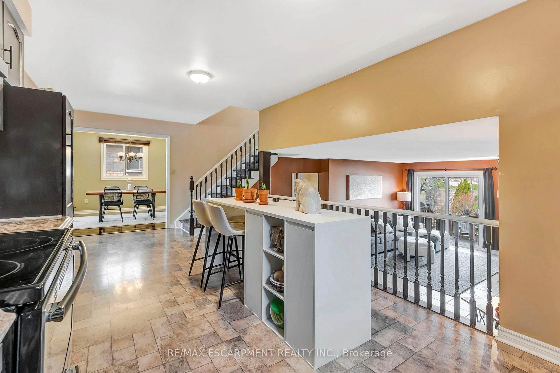 Photo 9 of 2202 Donald Road, Burlington, Headon — HOMEH