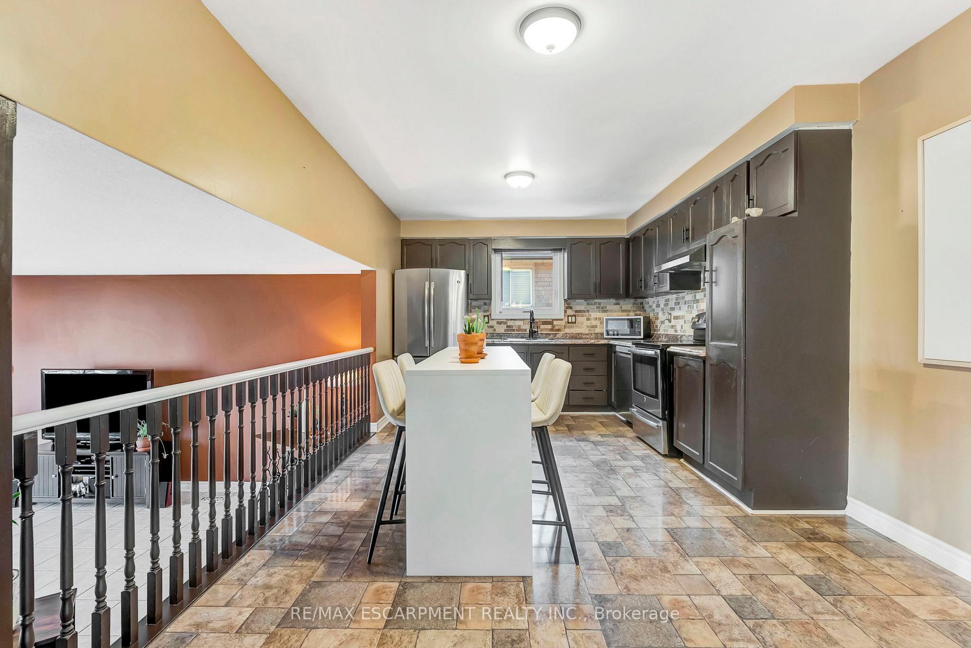 Photo 10 of 2202 Donald Road, Burlington, Headon — HOMEH