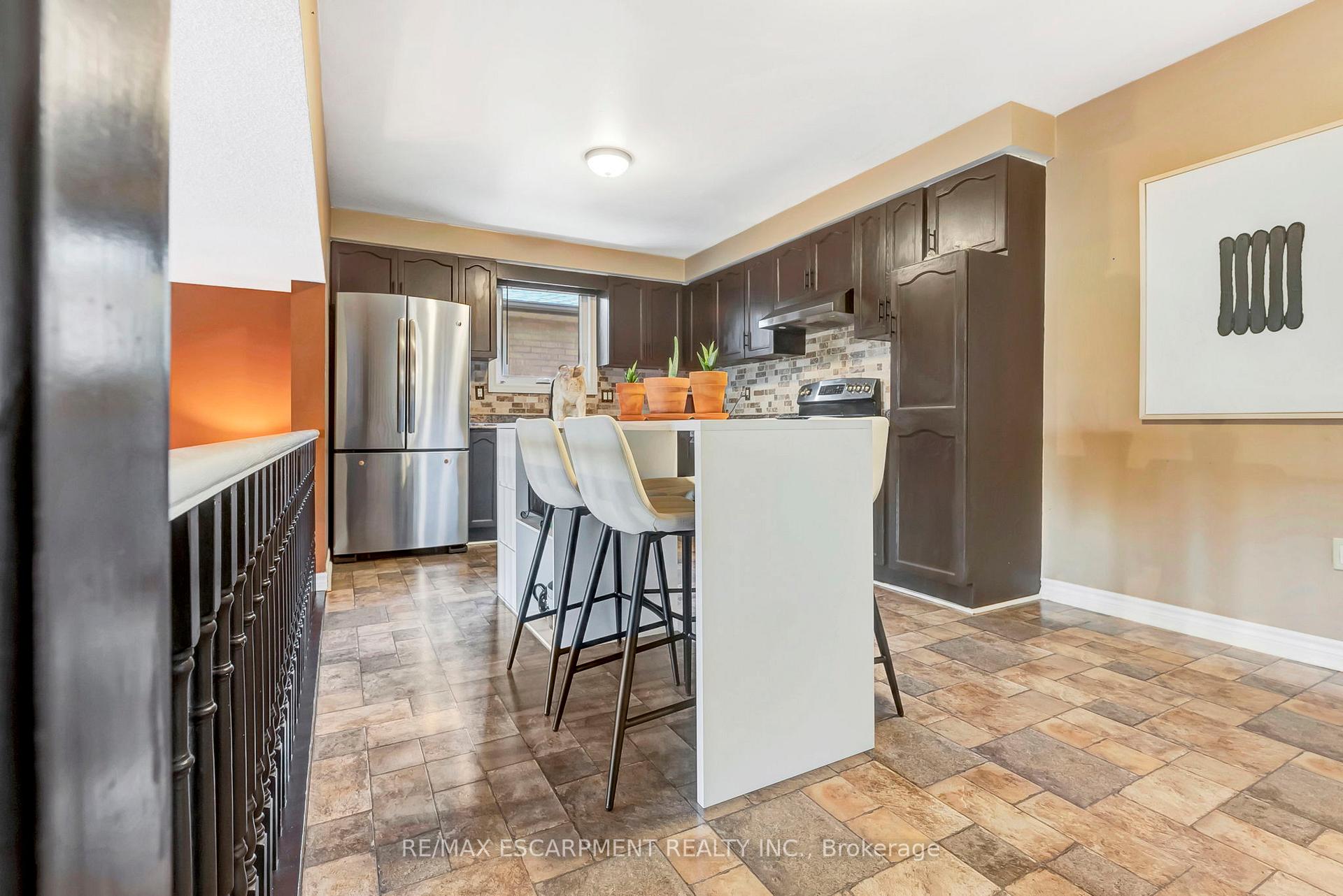Photo 11 of 2202 Donald Road, Burlington, Headon — HOMEH