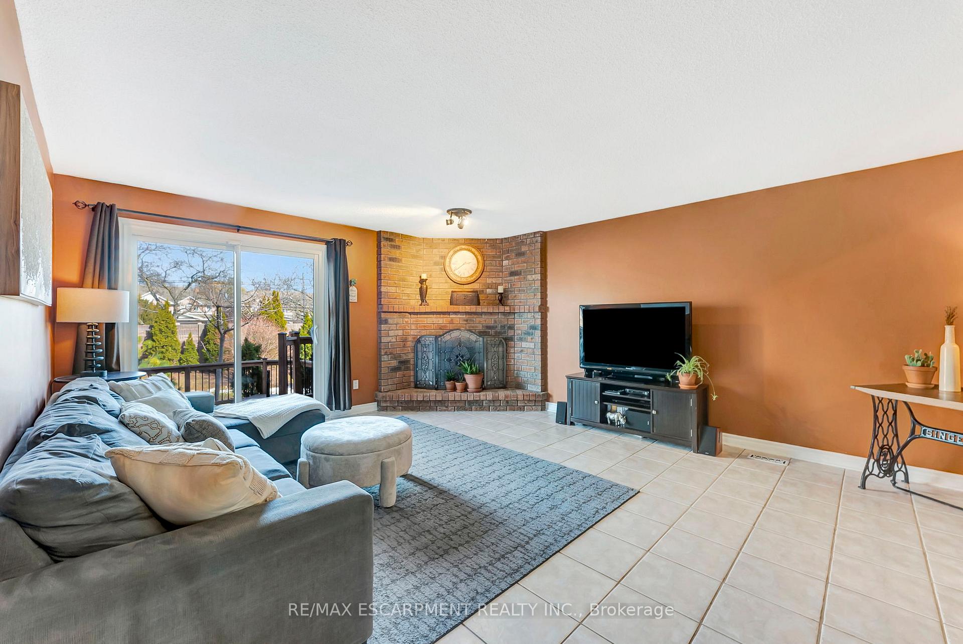 Photo 12 of 2202 Donald Road, Burlington, Headon — HOMEH