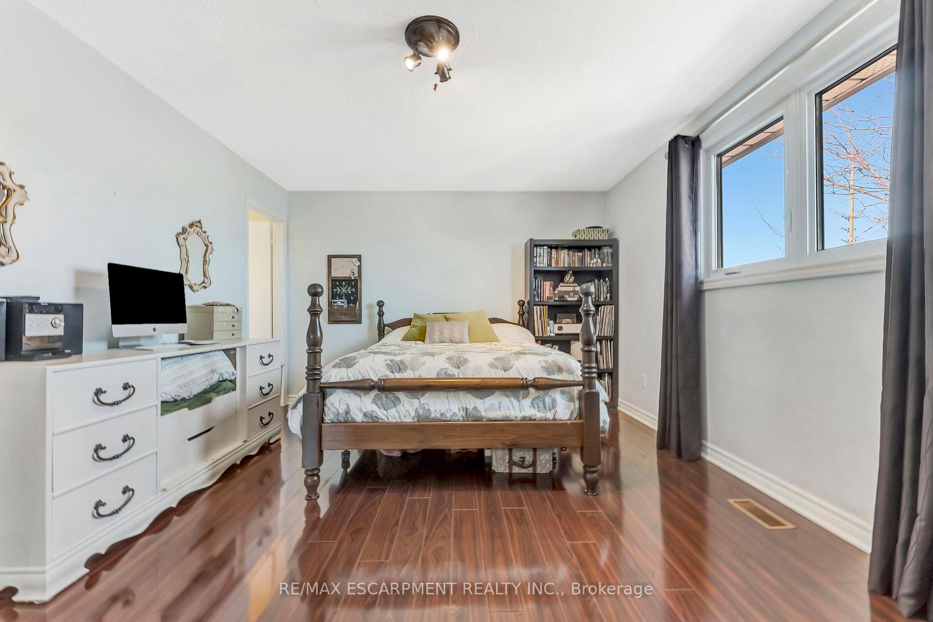 Photo 18 of 2202 Donald Road, Burlington, Headon — HOMEH