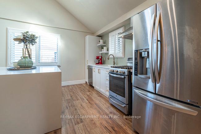 Photo 6 of 9 Bing Crescent, Hamilton, Stoney Creek — HOMEH