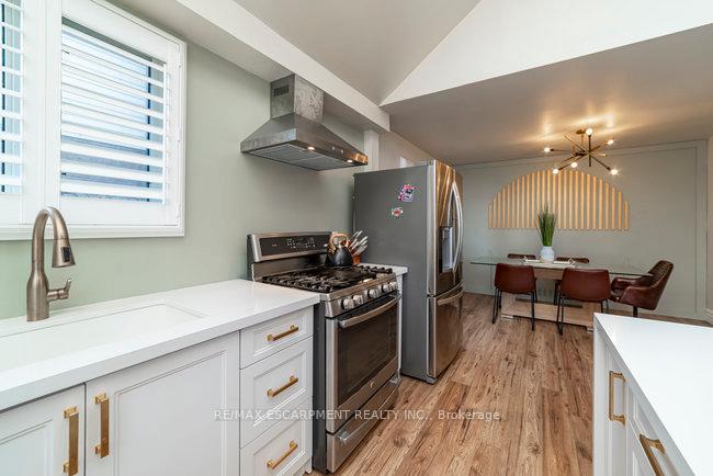 Photo 8 of 9 Bing Crescent, Hamilton, Stoney Creek — HOMEH