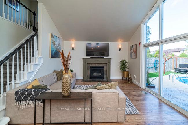 Photo 11 of 9 Bing Crescent, Hamilton, Stoney Creek — HOMEH