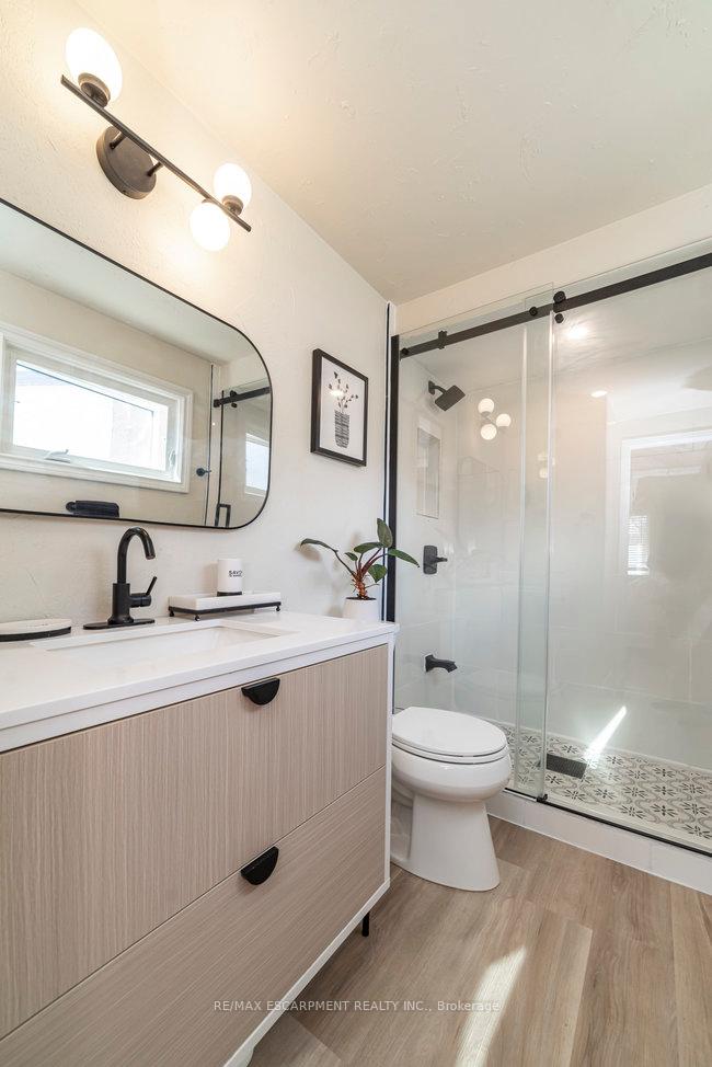 Photo 14 of 9 Bing Crescent, Hamilton, Stoney Creek — HOMEH