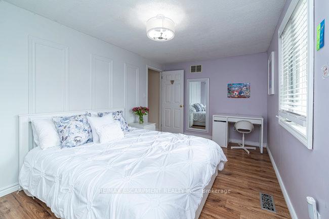 Photo 15 of 9 Bing Crescent, Hamilton, Stoney Creek — HOMEH