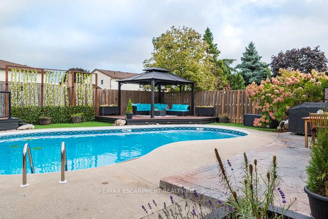 Photo 23 of 9 Bing Crescent, Hamilton, Stoney Creek — HOMEH