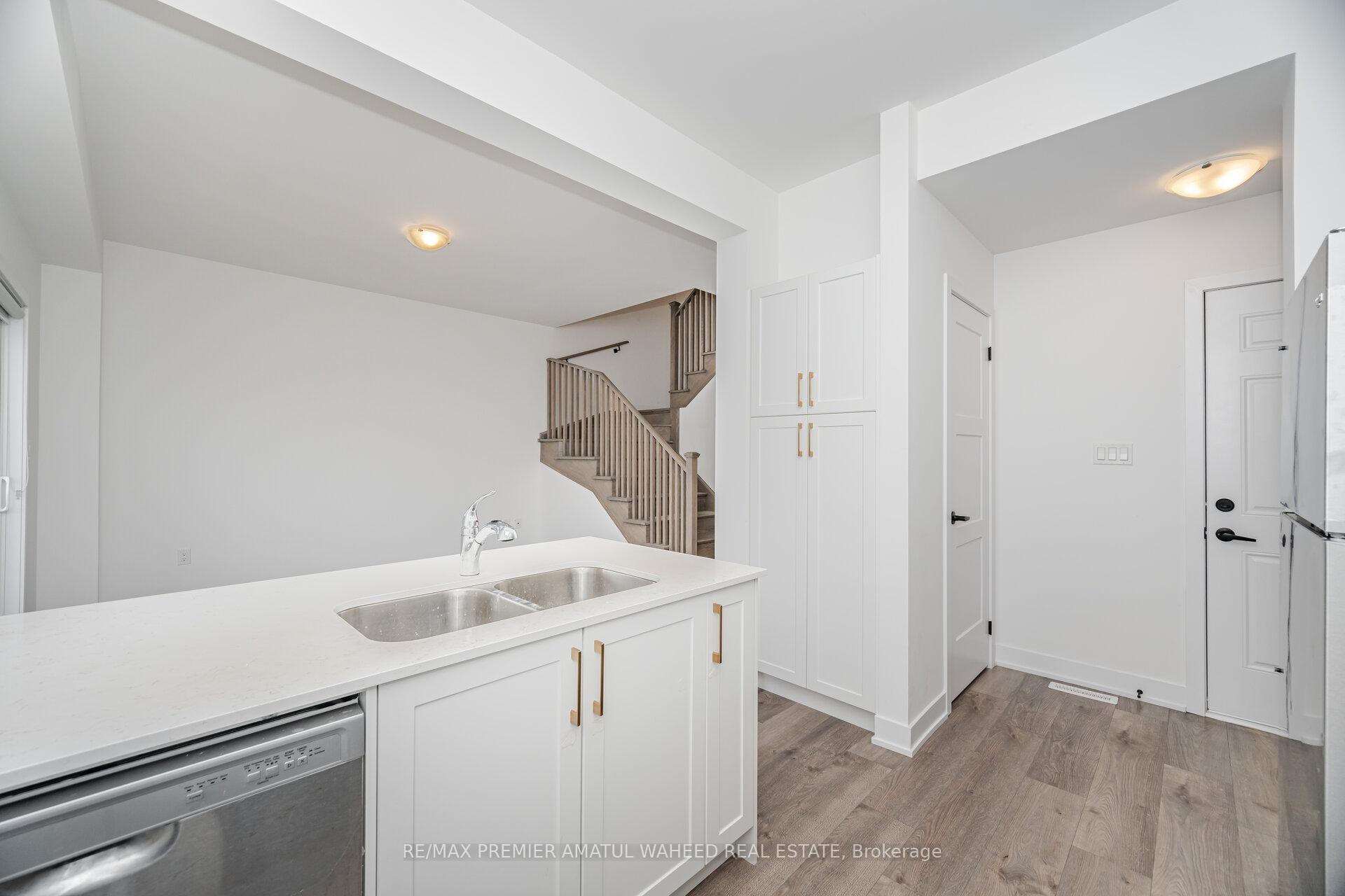 Photo 16 of 238 Prince William Way, Barrie, Rural Barrie Southeast — HOMEH
