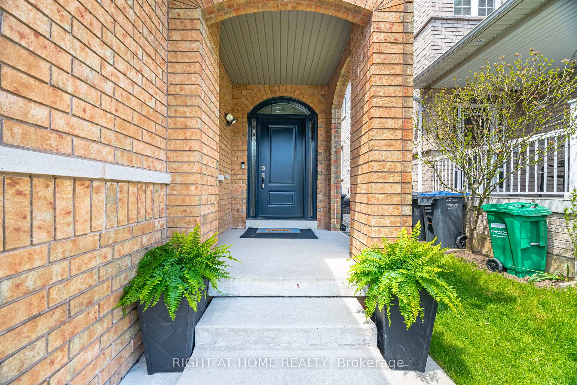 Photo 4 of 16 Silent Pond Crescent, Brampton, Madoc — HOMEH