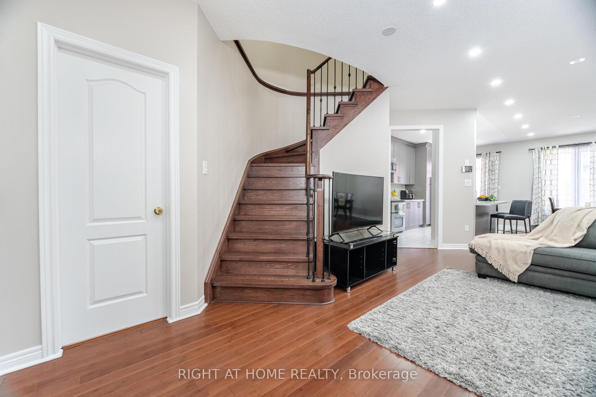 Photo 21 of 16 Silent Pond Crescent, Brampton, Madoc — HOMEH