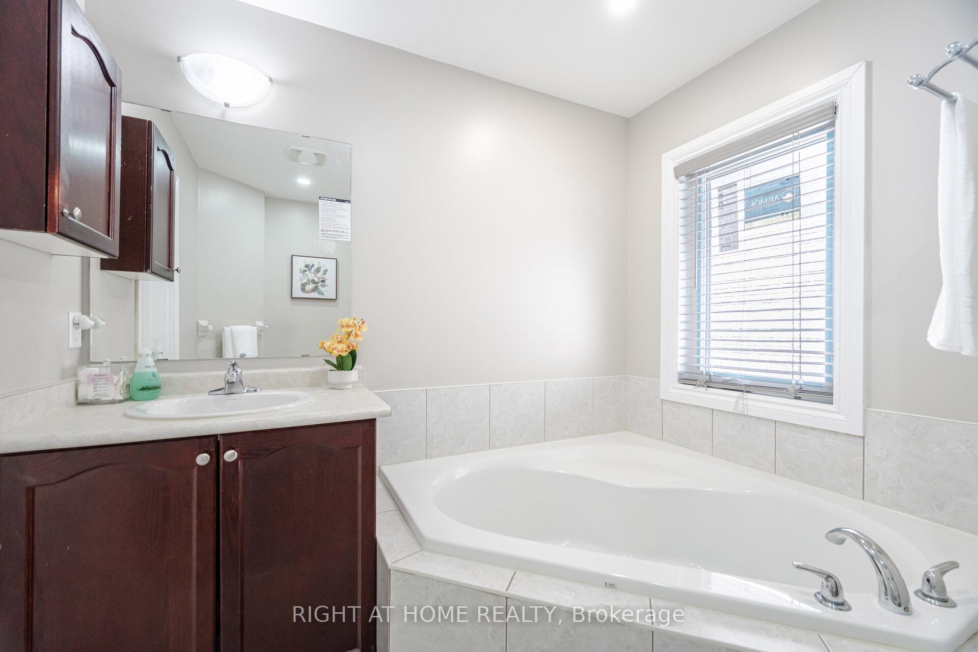 Photo 14 of 16 Silent Pond Crescent, Brampton, Madoc — HOMEH