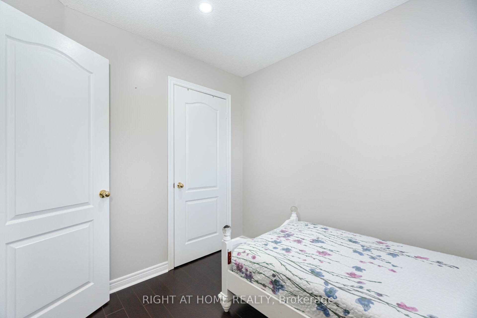 Photo 17 of 16 Silent Pond Crescent, Brampton, Madoc — HOMEH