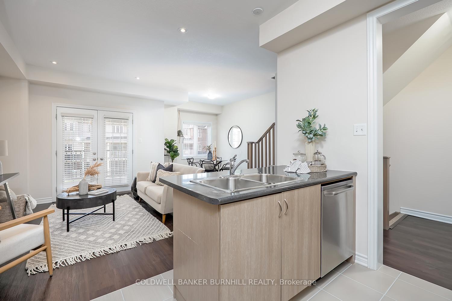Photo 3 of 8 Hiscott Drive, Hamilton, Waterdown — HOMEH