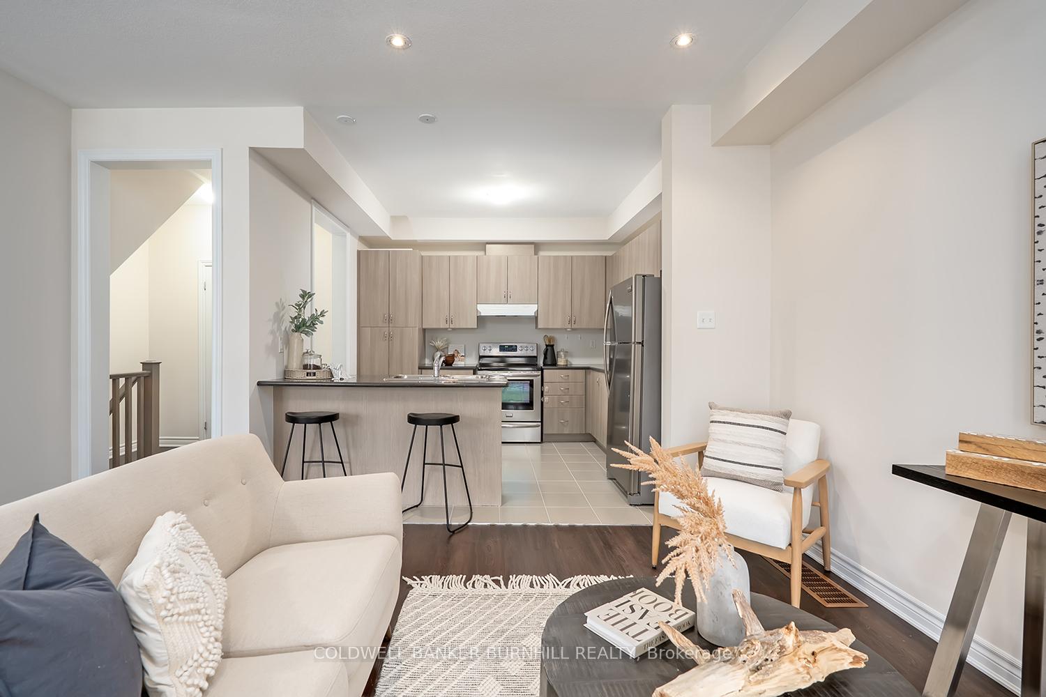 Photo 8 of 8 Hiscott Drive, Hamilton, Waterdown — HOMEH