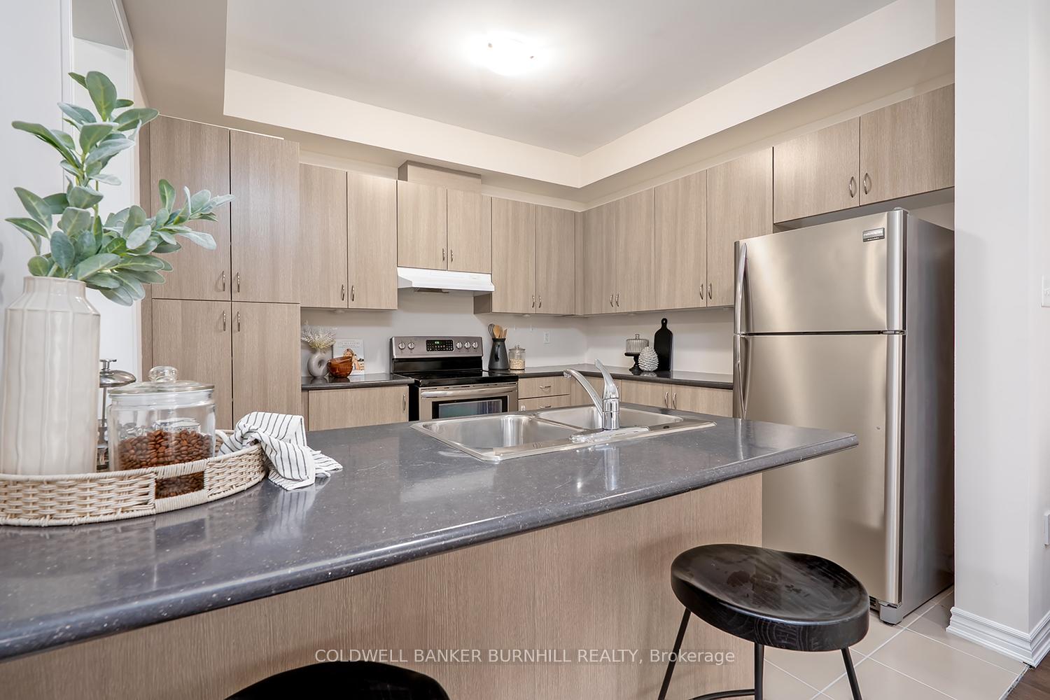 Photo 9 of 8 Hiscott Drive, Hamilton, Waterdown — HOMEH