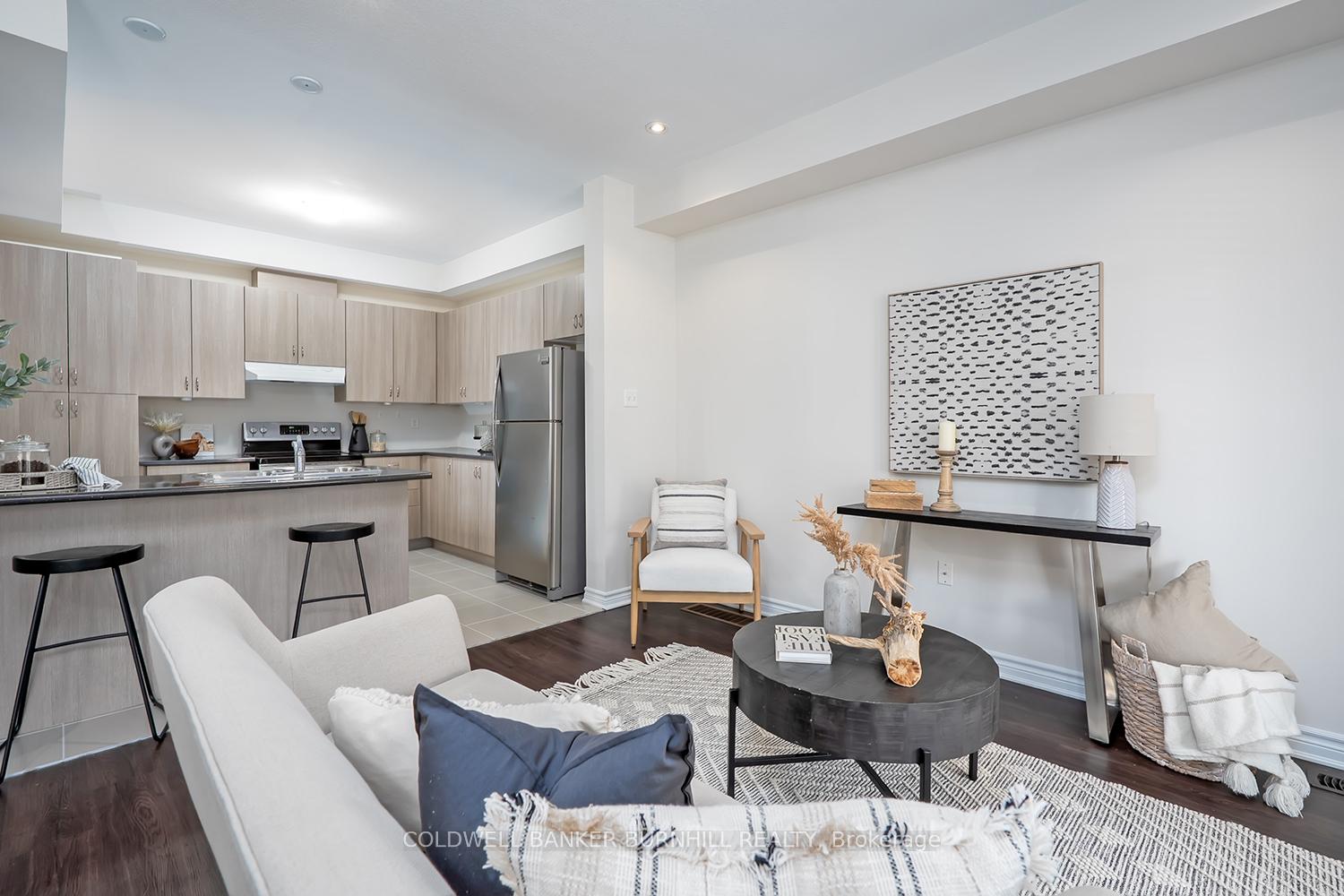 Photo 11 of 8 Hiscott Drive, Hamilton, Waterdown — HOMEH