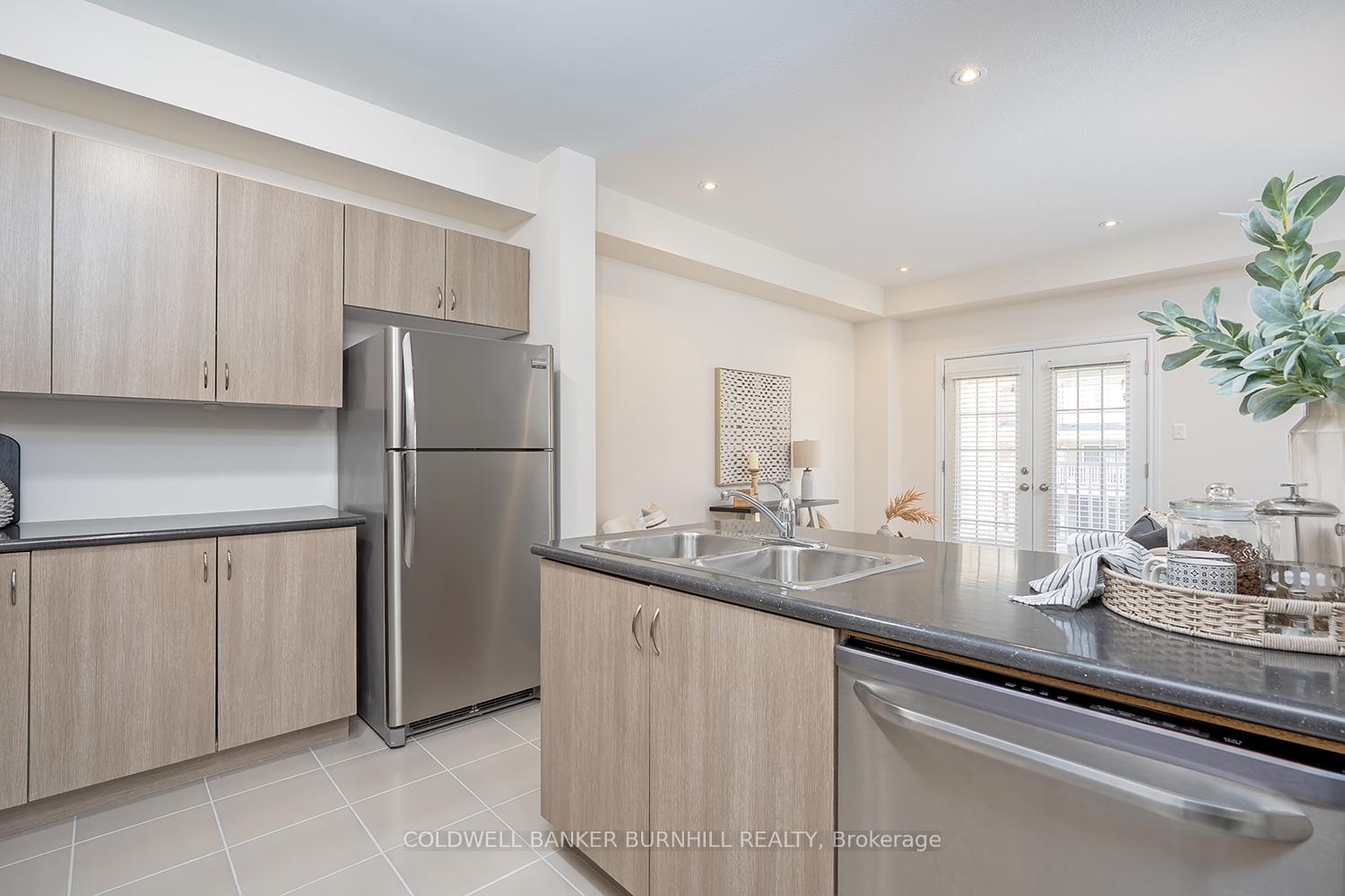 Photo 13 of 8 Hiscott Drive, Hamilton, Waterdown — HOMEH