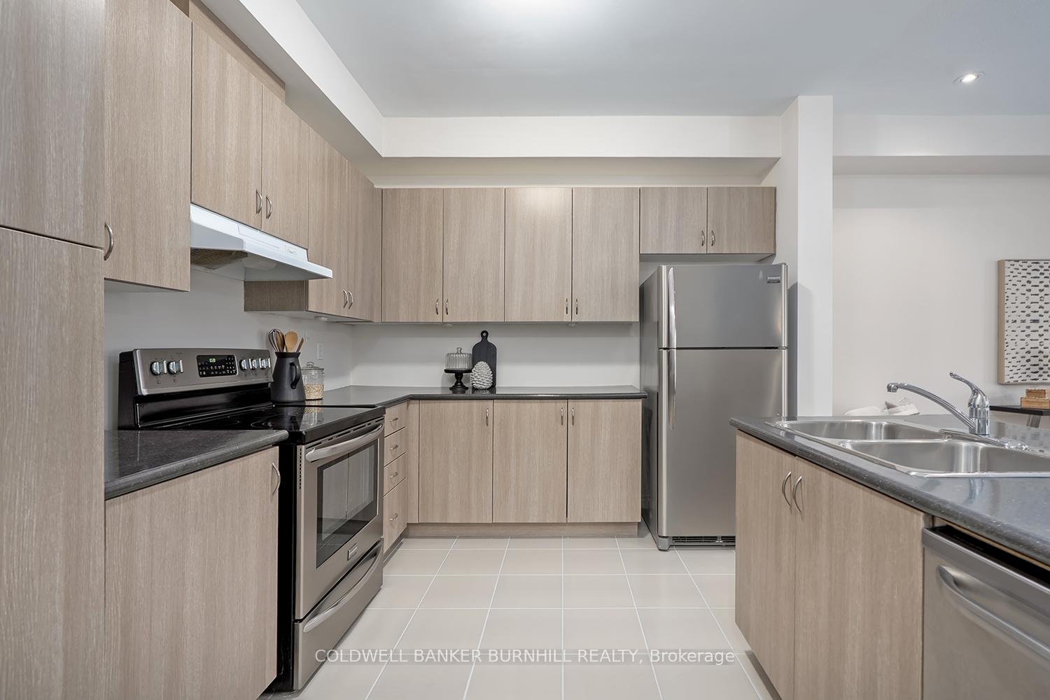 Photo 14 of 8 Hiscott Drive, Hamilton, Waterdown — HOMEH