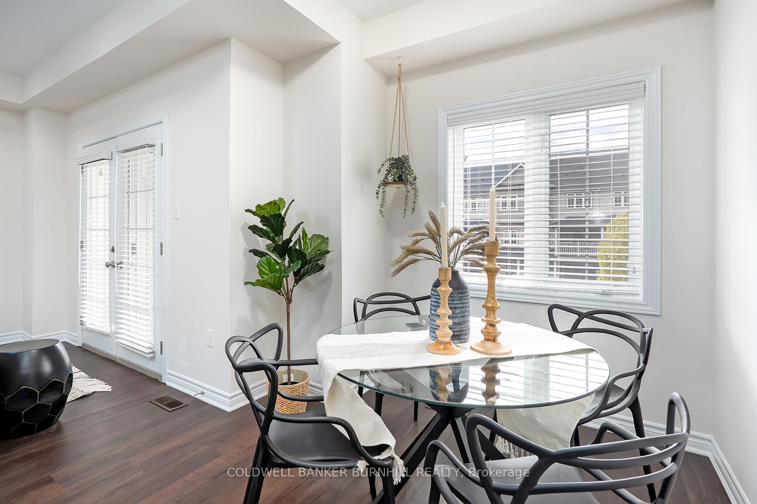 Photo 15 of 8 Hiscott Drive, Hamilton, Waterdown — HOMEH
