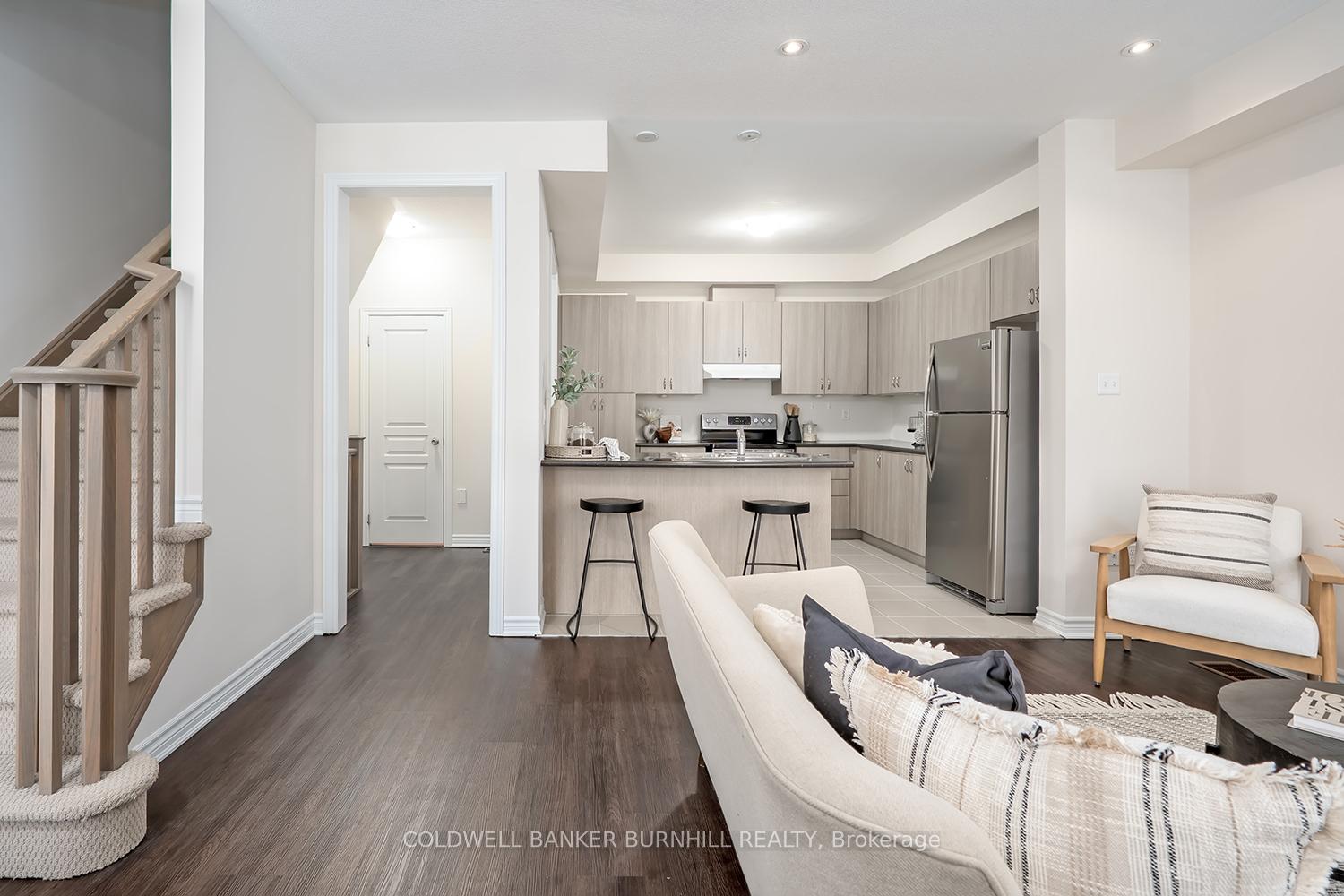 Photo 18 of 8 Hiscott Drive, Hamilton, Waterdown — HOMEH