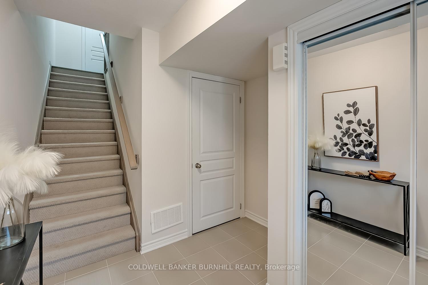 Photo 20 of 8 Hiscott Drive, Hamilton, Waterdown — HOMEH