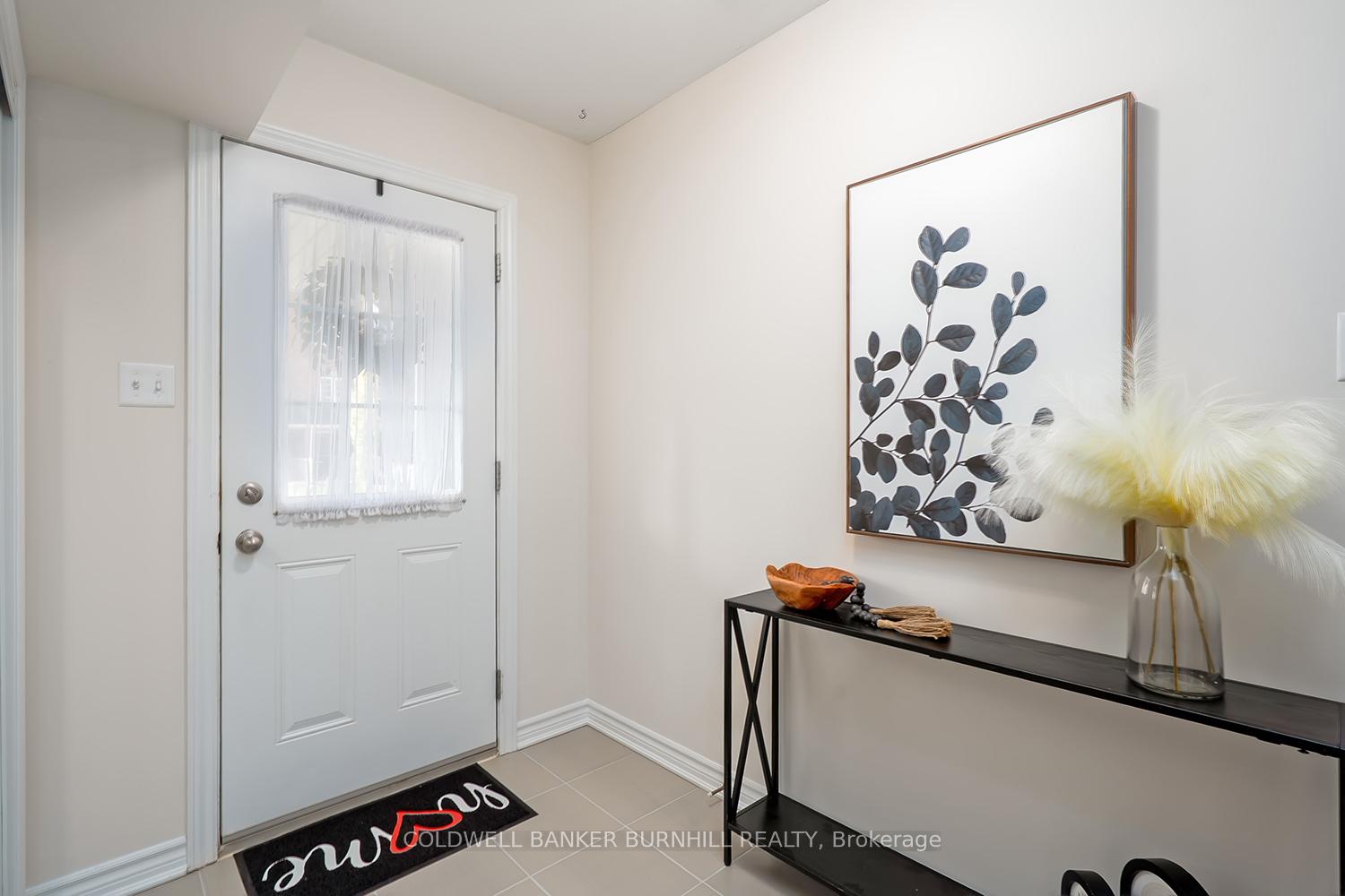 Photo 21 of 8 Hiscott Drive, Hamilton, Waterdown — HOMEH
