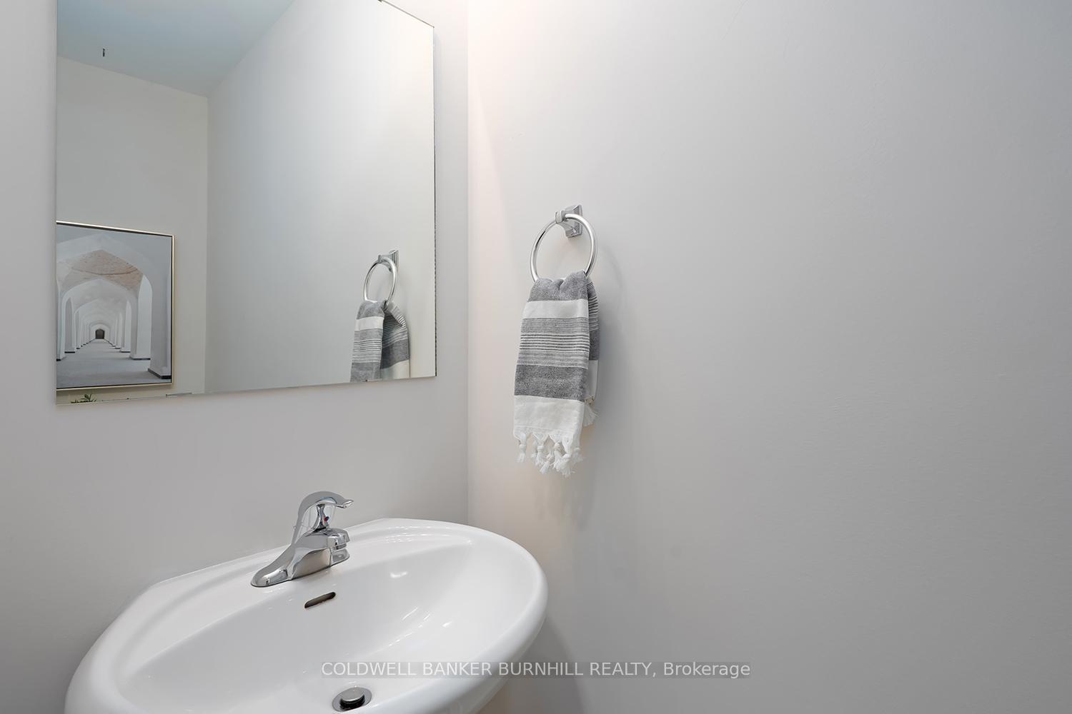 Photo 22 of 8 Hiscott Drive, Hamilton, Waterdown — HOMEH