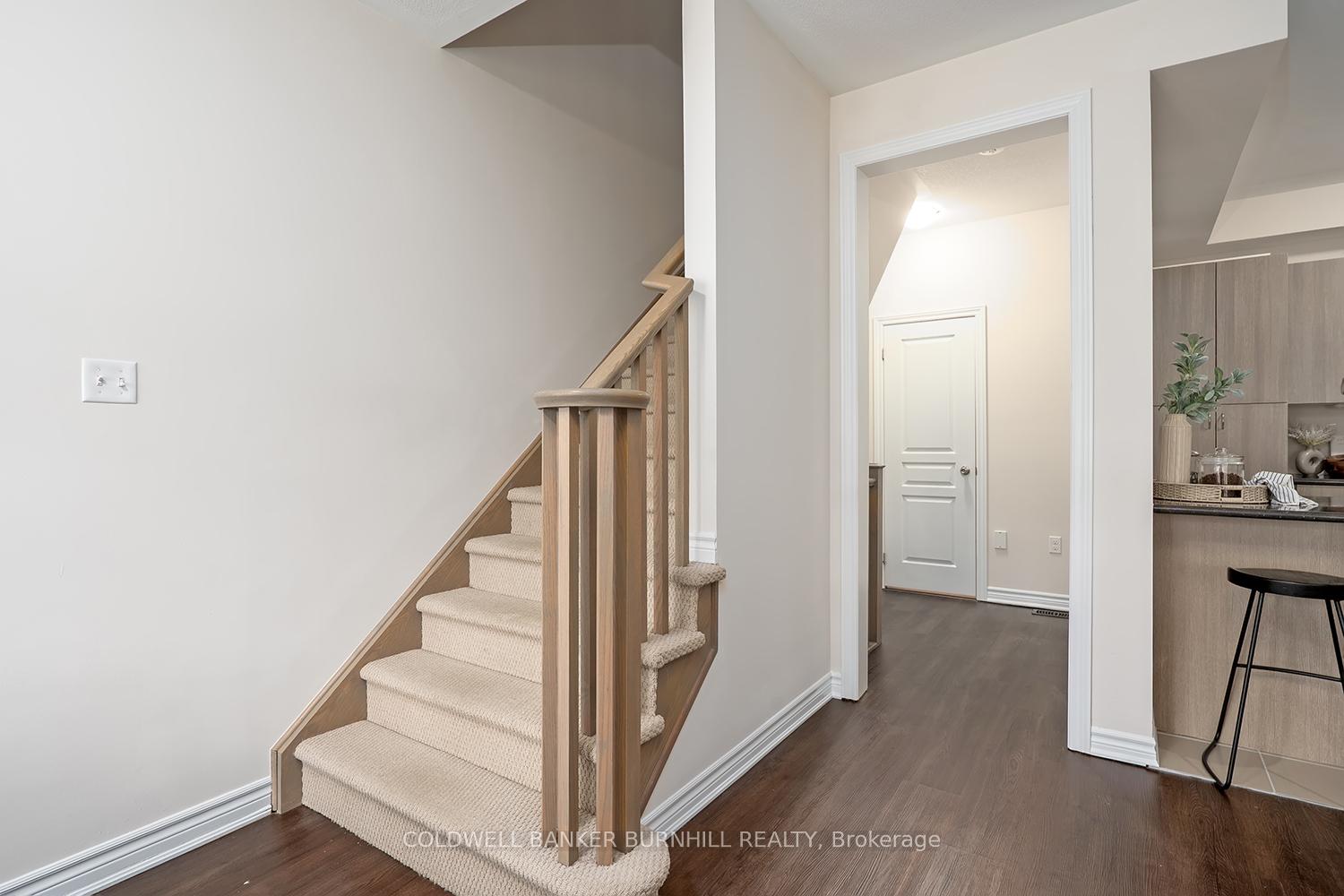Photo 28 of 8 Hiscott Drive, Hamilton, Waterdown — HOMEH