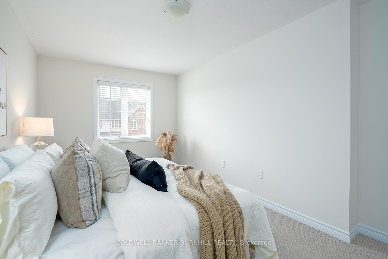 Photo 31 of 8 Hiscott Drive, Hamilton, Waterdown — HOMEH
